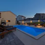 Vila Tonin For 6 People Near Pula With Jacuzzi & Children Playground Marčana