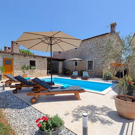 Tonin For 6 People Near Pula With Jacuzzi & Children Playground Villa *
