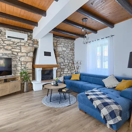 Tonin For 6 People Near Pula With Jacuzzi & Children Playground Villa Marcana