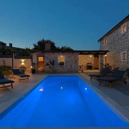 Villa Tonin For 6 People Near Pula With Jacuzzi & Children Playground Marcana