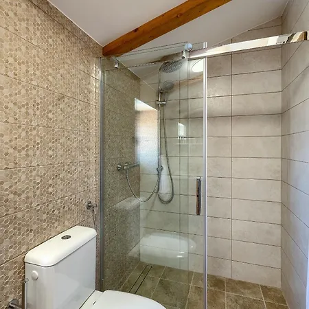 Tonin For 6 People Near Pula With Jacuzzi & Children Playground * Marčana