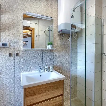 Tonin For 6 People Near Pula With Jacuzzi & Children Playground 빌라 *