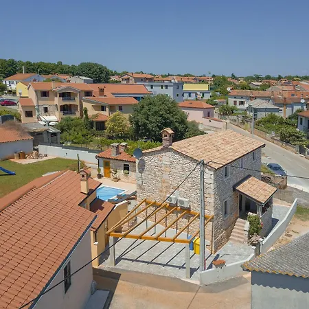 Villa Tonin For 6 People Near Pula With Jacuzzi & Children Playground Marčana