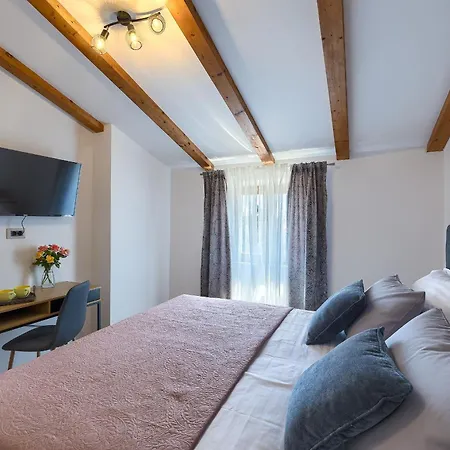빌라 Tonin For 6 People Near Pula With Jacuzzi & Children Playground