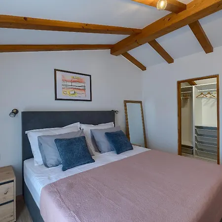 Tonin For 6 People Near Pula With Jacuzzi & Children Playground Villa Marčana
