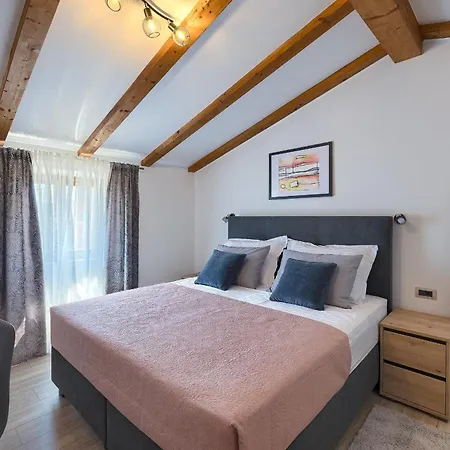 빌라 Tonin For 6 People Near Pula With Jacuzzi & Children Playground