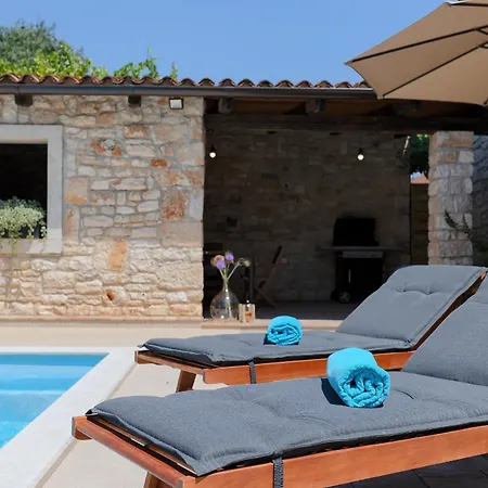 Tonin For 6 People Near Pula With Jacuzzi & Children Playground
