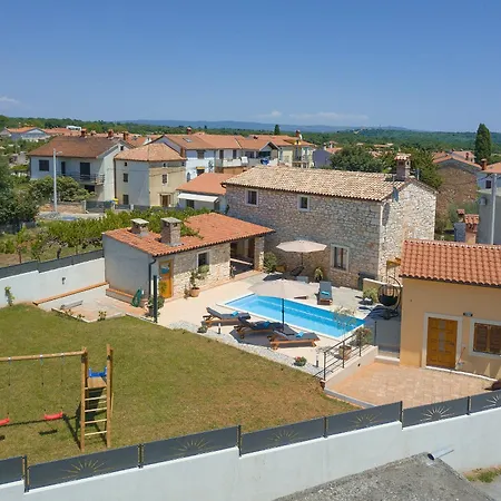 Villa Tonin For 6 People Near Pula With Jacuzzi & Children Playground