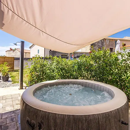 Tonin For 6 People Near Pula With Jacuzzi & Children Playground Villa Marčana