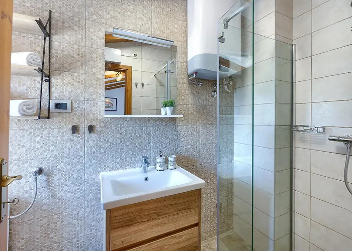 Tonin For 6 People Near Pula With Jacuzzi & Children Playground Villa *